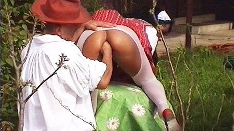 rough milf outdoors fistsucked