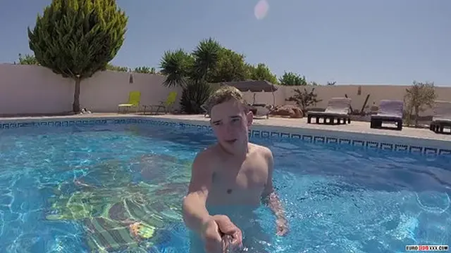 Taylor Blazehots Self-Filming handjob by the pool
