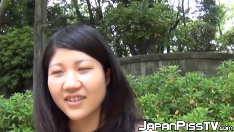 Obscene Asian Beauty Close Up Urination & Outdoor淫荡阴道玩乐