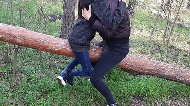 Секс в одежде на бревне - lesbian_illusion